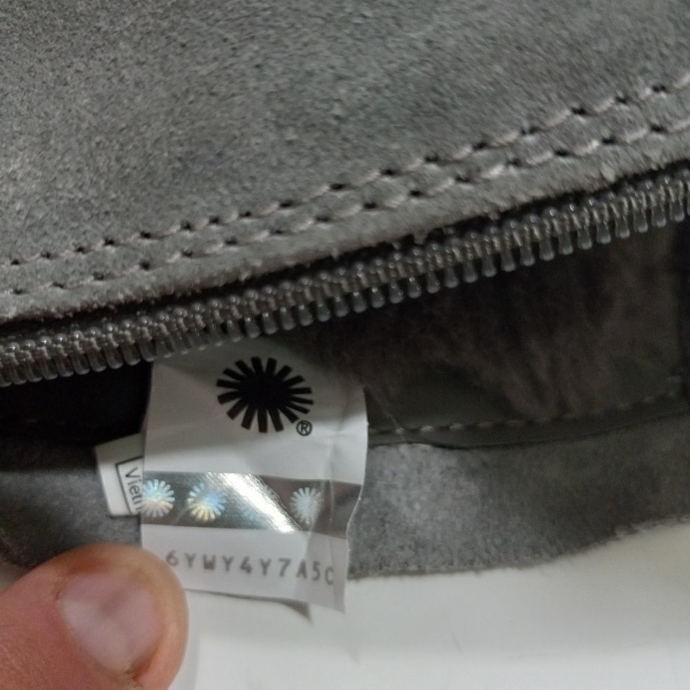 UGG Classic Short II - Picture 9 of 12